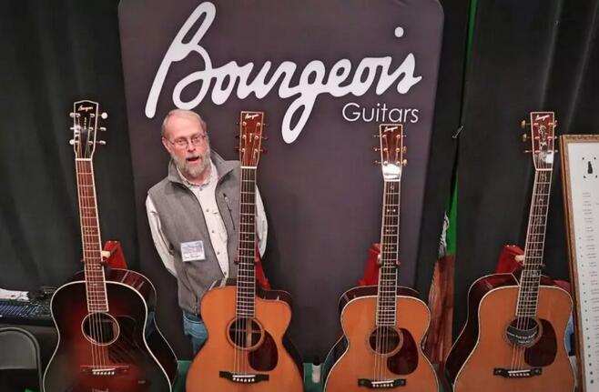 實體吉他店慢慢都關(guān)了,這怎么搞?