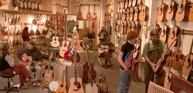 實體吉他店慢慢都關(guān)了,這怎么搞?