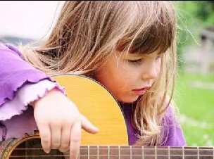 孩子幾歲可以開始學吉他?每個父