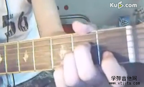 新手學(xué)吉他第二天:Am與Em和弦的